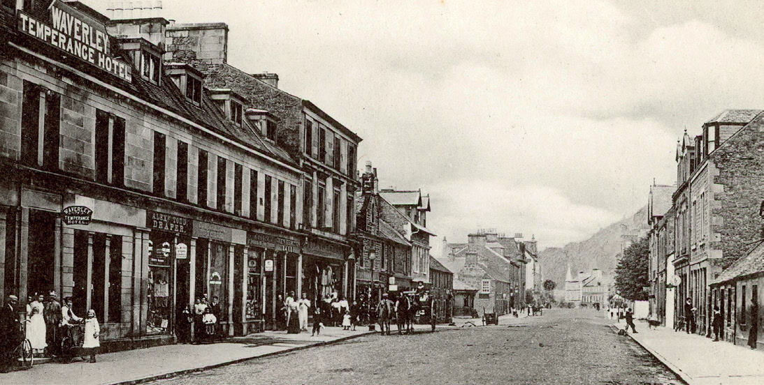 A image of Callander high street in the late 19th century